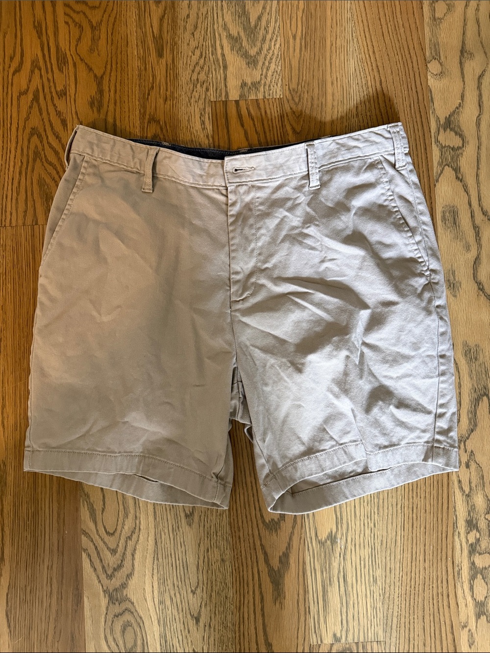 Men's Cotton Chino Shorts in Light Khaki